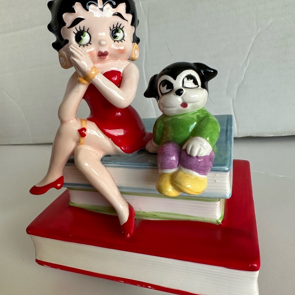 Betty Boop & Bimbo porcelain music box Motion SINGING ON TOP OF BOOKS WORKS NICE